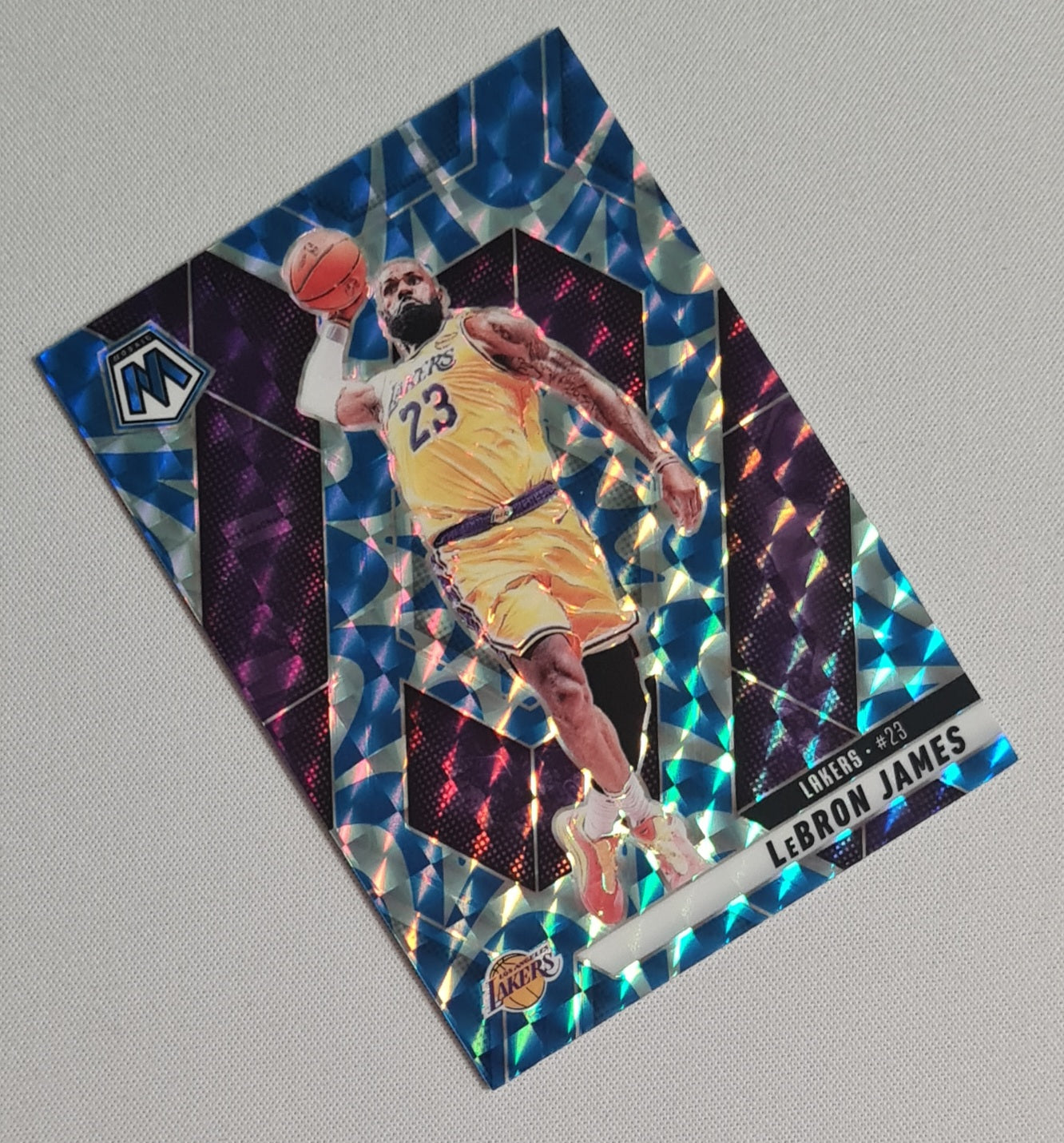 LeBron James - 2024/25 Panini Mosaic Reactive Blue #180 Los Angeles Lakers