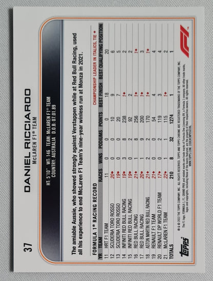 Daniel Ricciardo - 2022 Topps Chrome F1 Black and White Raywave #37
