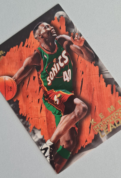 Shawn Kemp - 1996 Fleer/SKYBOX NBA Basketball Seattle "Super" Sonics #144 - Hardwood Leader
