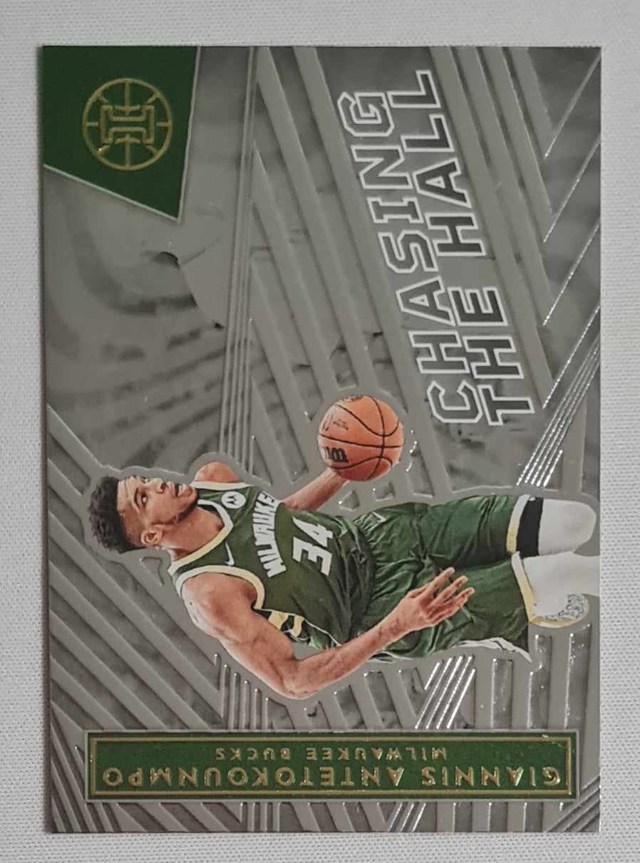 Giannis Antetokounmpo -2021/2022 Panini #1 Illusions Chasing The Hall