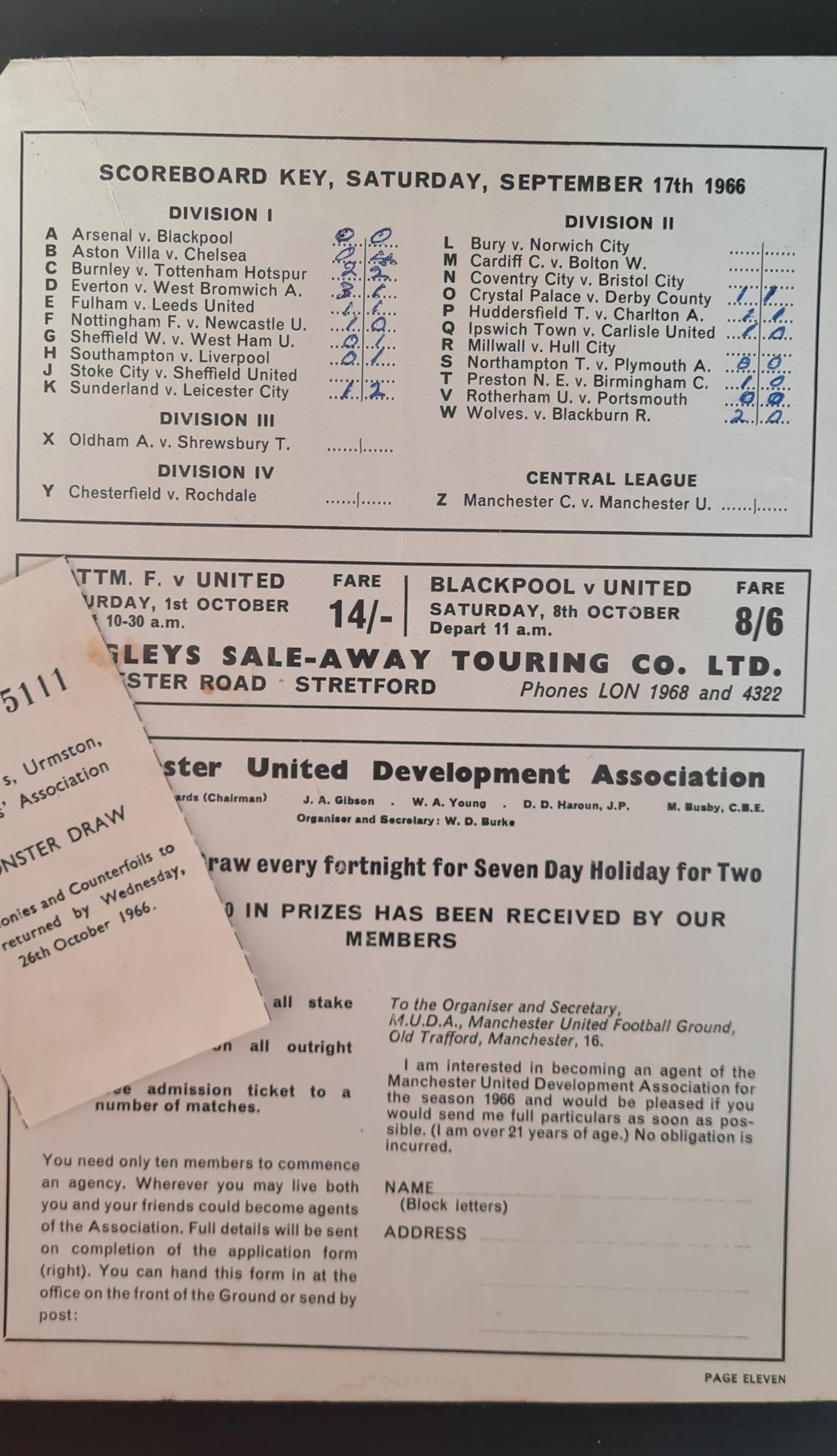 United Review Official Programme - 1966-67 Manchester United vs Manchester City 17 September