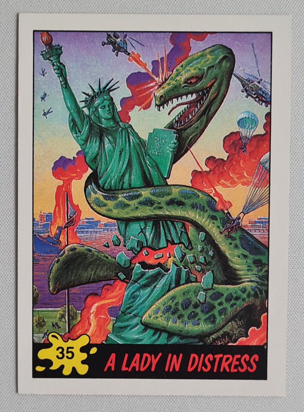 A lady in distress - 1988 Topps The New York Inquirer #35