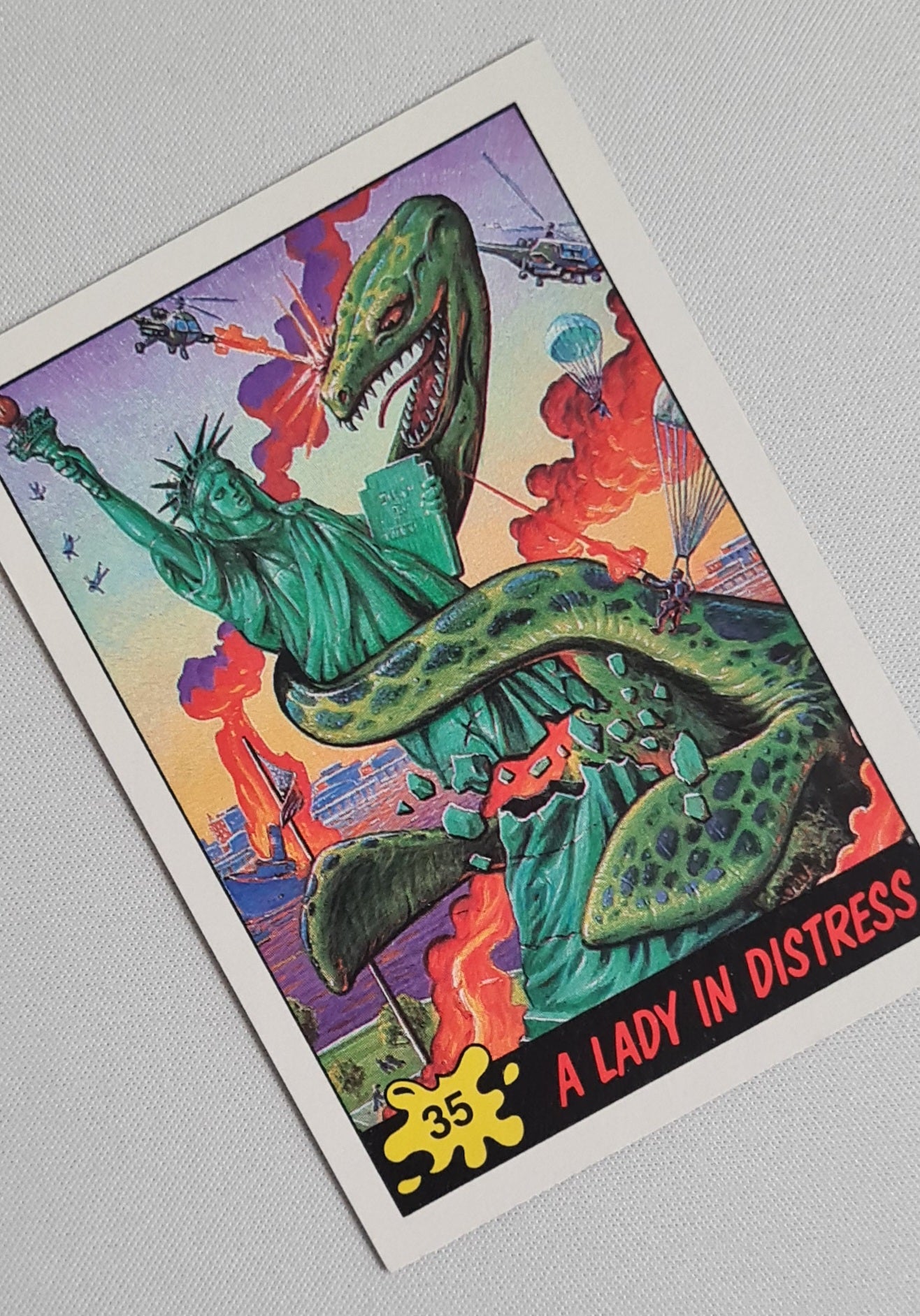 A lady in distress - 1988 Topps The New York Inquirer #35