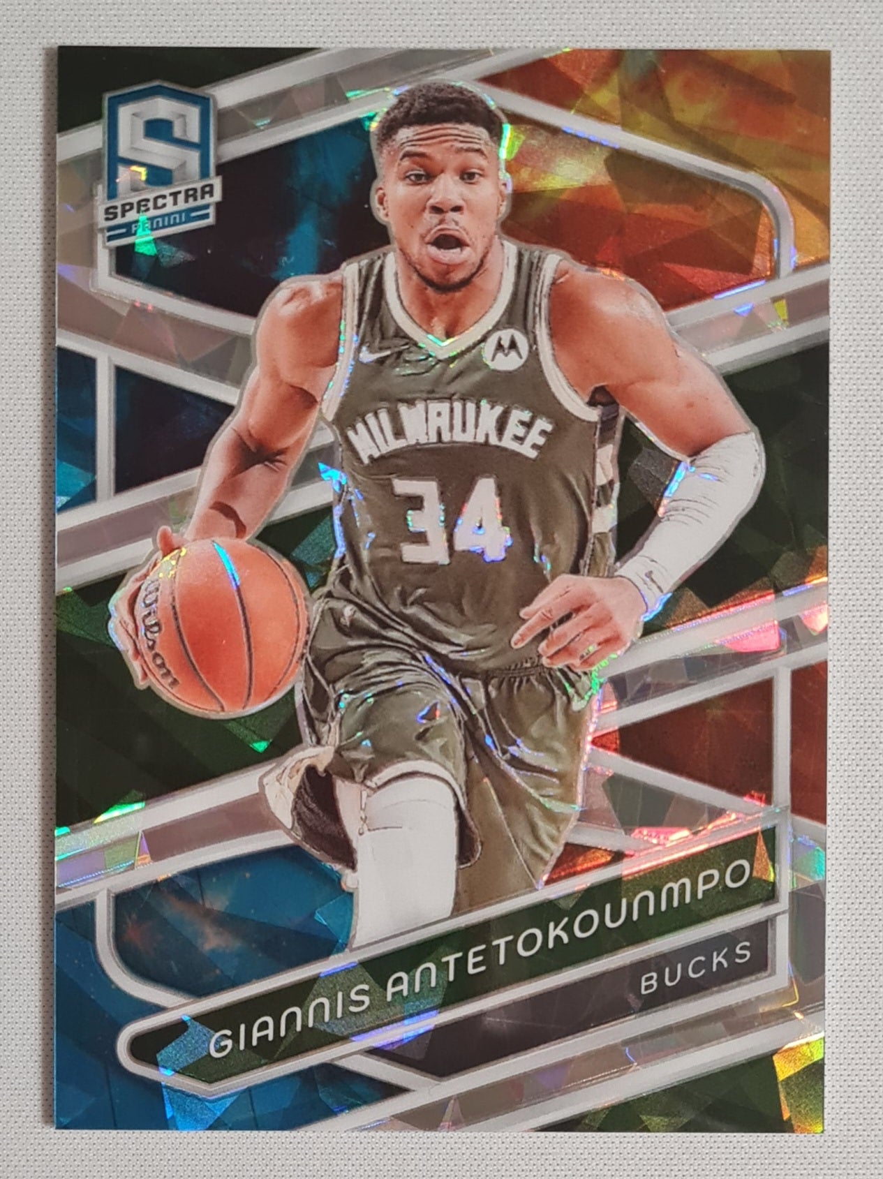 Giannis Antetokounmpo - 2023/24 Panini Spectra Basketball NBA Milwaukee Bucks #125 Cracked Ice /49