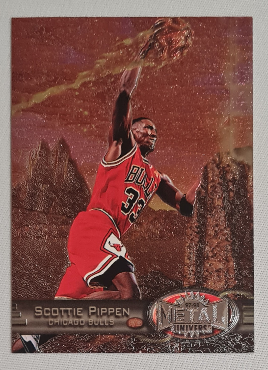 Scottie Pippen - 1997 SkyBox NBA Basketball Chicago Bulls Metal Universe #83