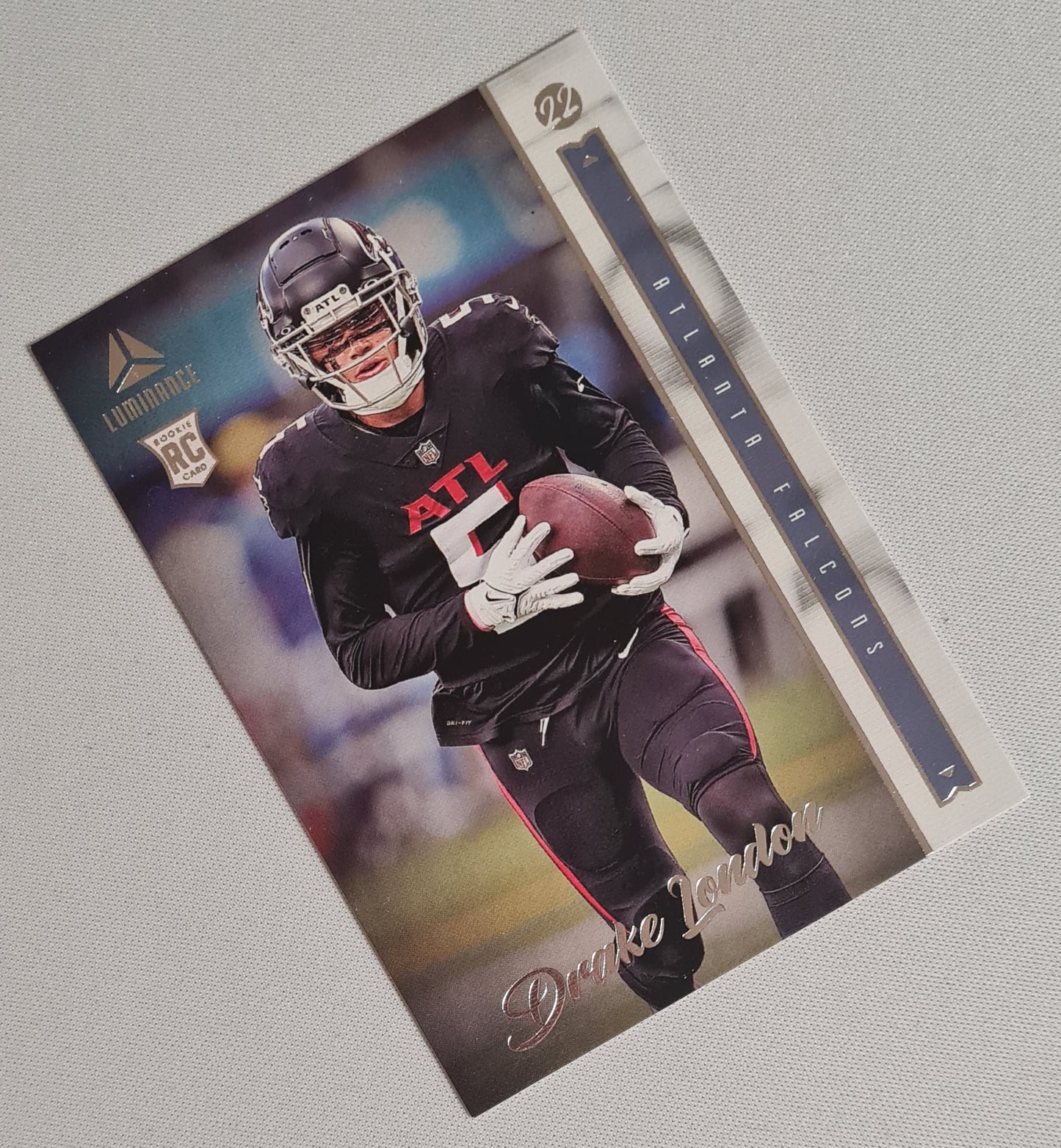 Drake London - 2022 Panini Chronicles  Luminance Football NFL Atlanta Falcons (RC) #203