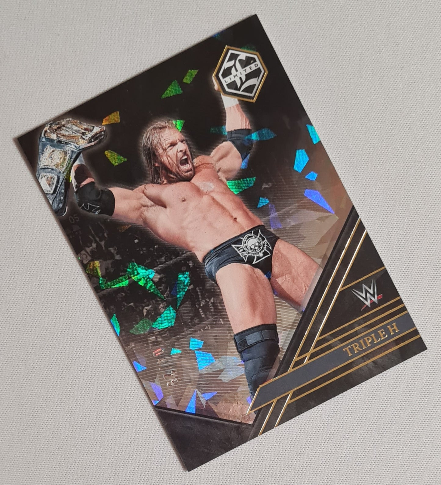 Triple H - 2023 Panini Chronicles Limited WWE Wrestling Legends #233 Cracked Ice Prizm /25