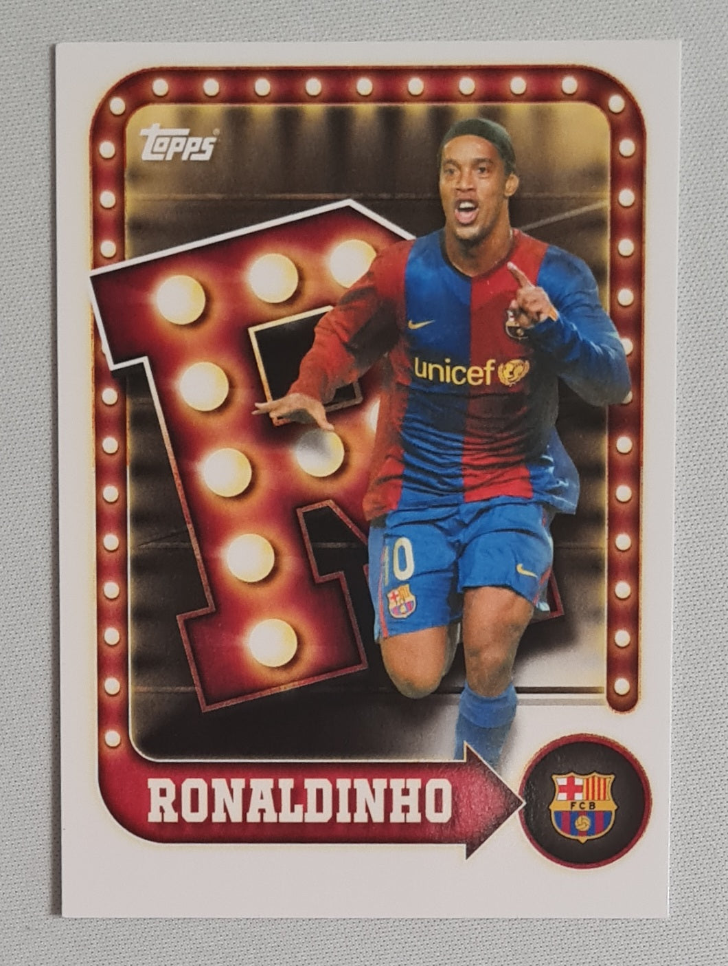 Ronaldinho - 2025 Topps FC Barcelona Delantero #28