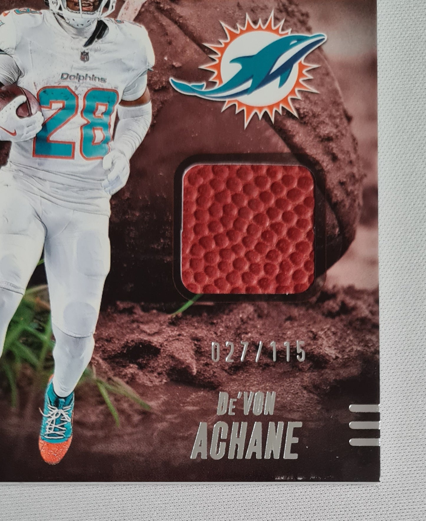 De'Von Achane - 2025 Panini Absolute Football NFL GROUND HOGGS Miami Dolphins #GHM-DAC /115 /Relic Memorabilia