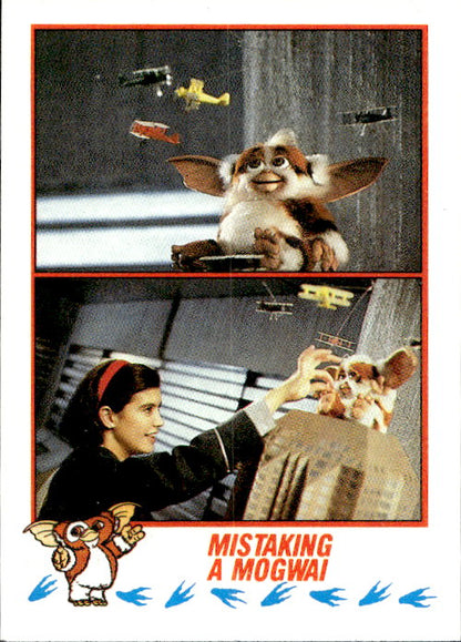 Gremlins 2 - 1990 Topps The New Batch Mistaking A Mogwai #33